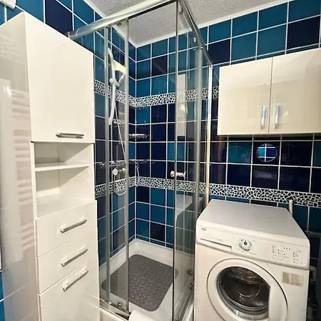 Appartement Le Roi Soleil : 2 Prs Vue Mer, 300 M Plages Antibes
