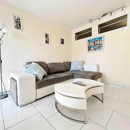 Le Roi Soleil : 2 Prs Vue Mer, 300 M Plages Apartment